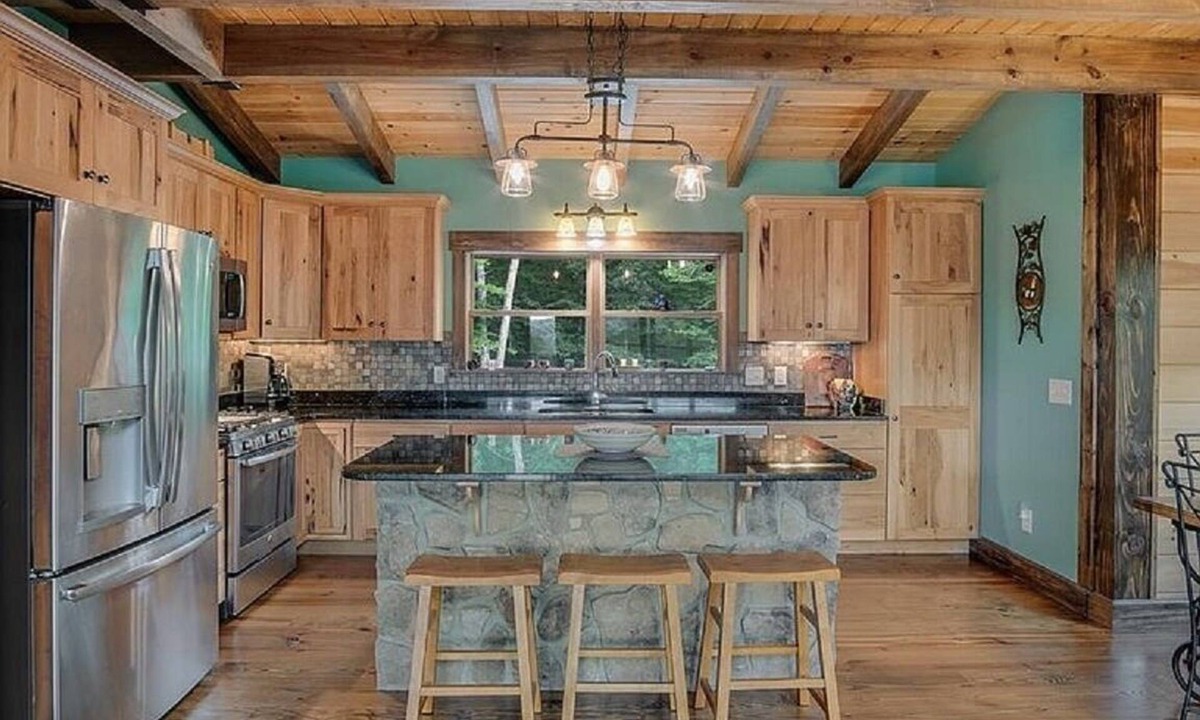 Franklin Cabin | Lone Pine Cabin, Views, Sleeps 10, Starlink, Fire Pit, and Hiking Trails