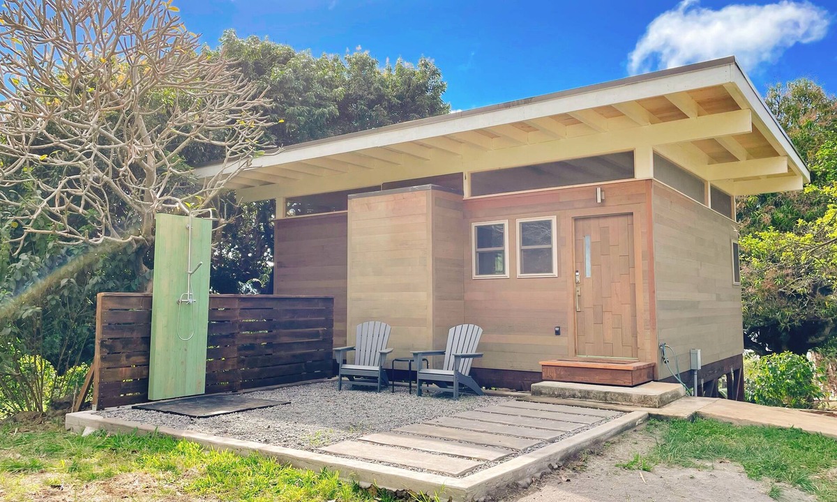 Honaunau-Napoopoo House | Love Kona Farm Life in nature - Lychee Hale
