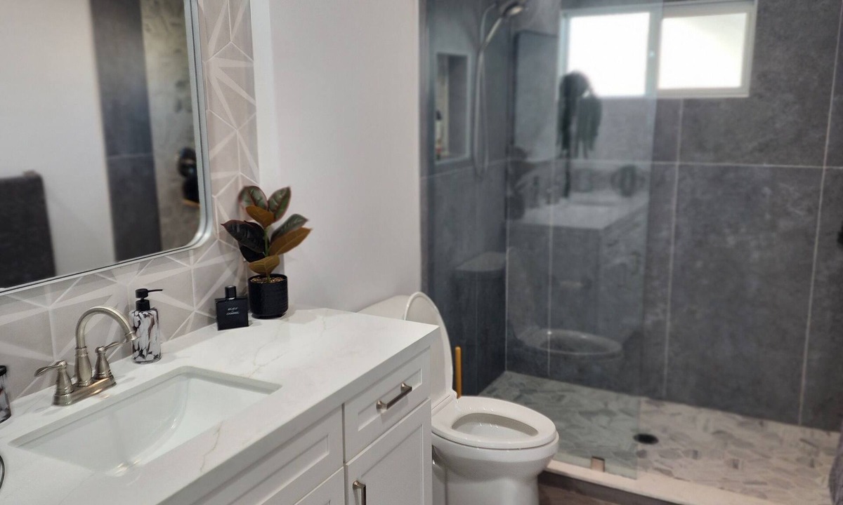 North Clairemont House | Lovely 3-bedroom house in sunny San Diego ,pool ,close to the beach