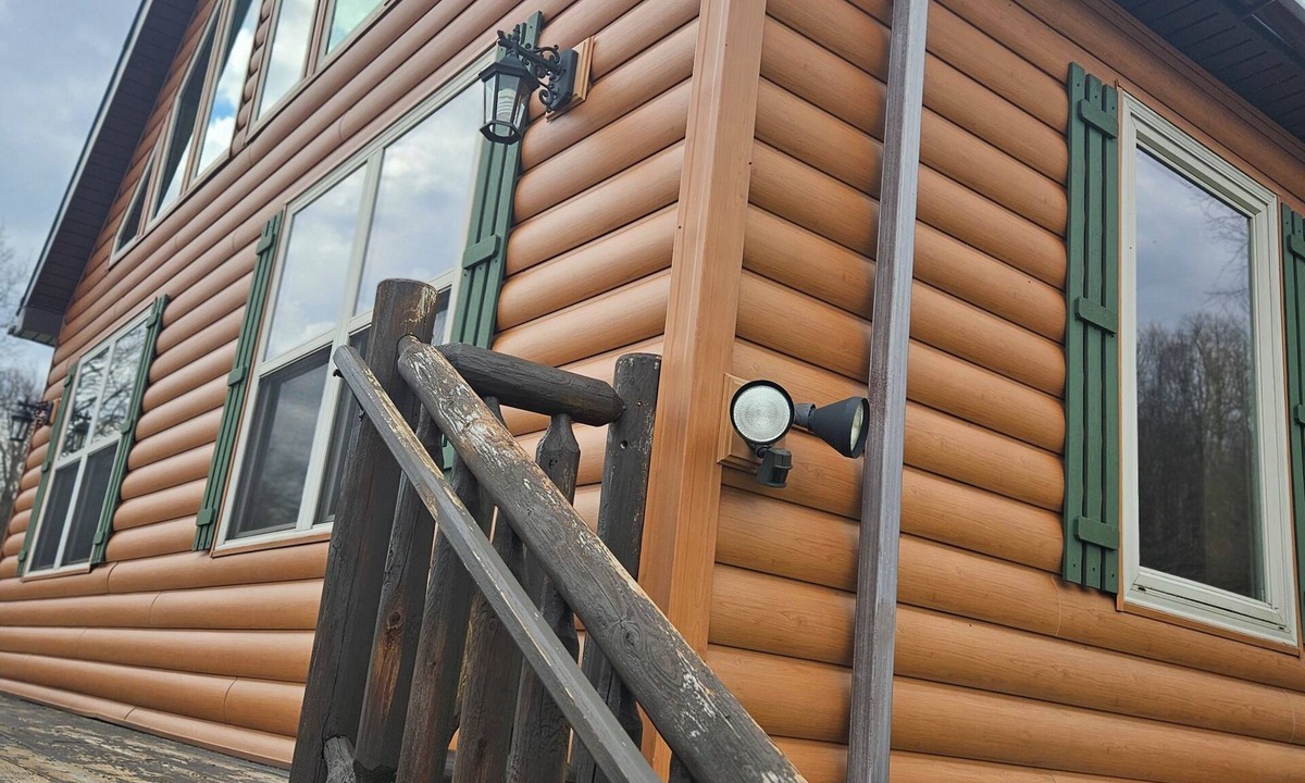 Schellsburg Cabin | Lovely and rustic 3-bedroom cabin in Cairnbrook for a relaxing getaway