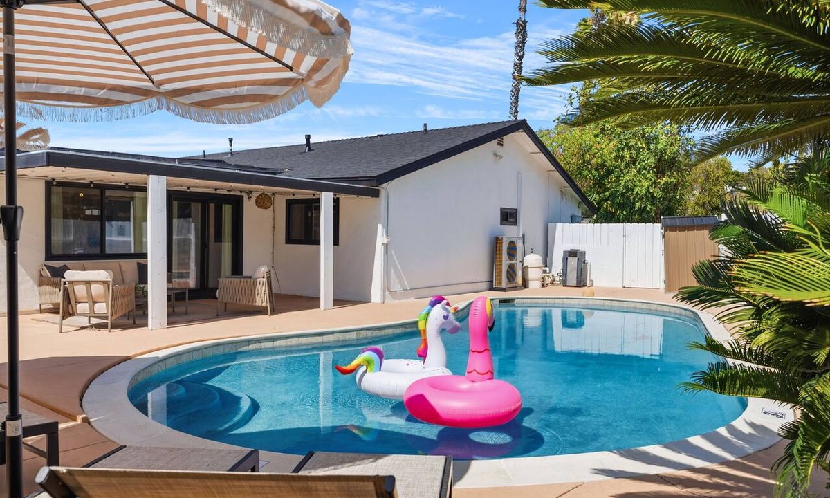 City Heights House | LUX Home San Diego Oasis Pool, Jacuzzi, Firepit, Game Room, & Outdoor Living