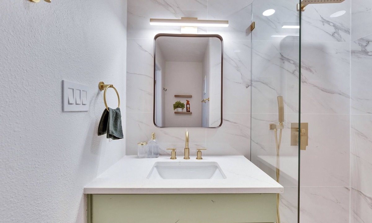 North Austin Civic Association House | Luxury 2BD/2.5BA Near The Domain with POOL