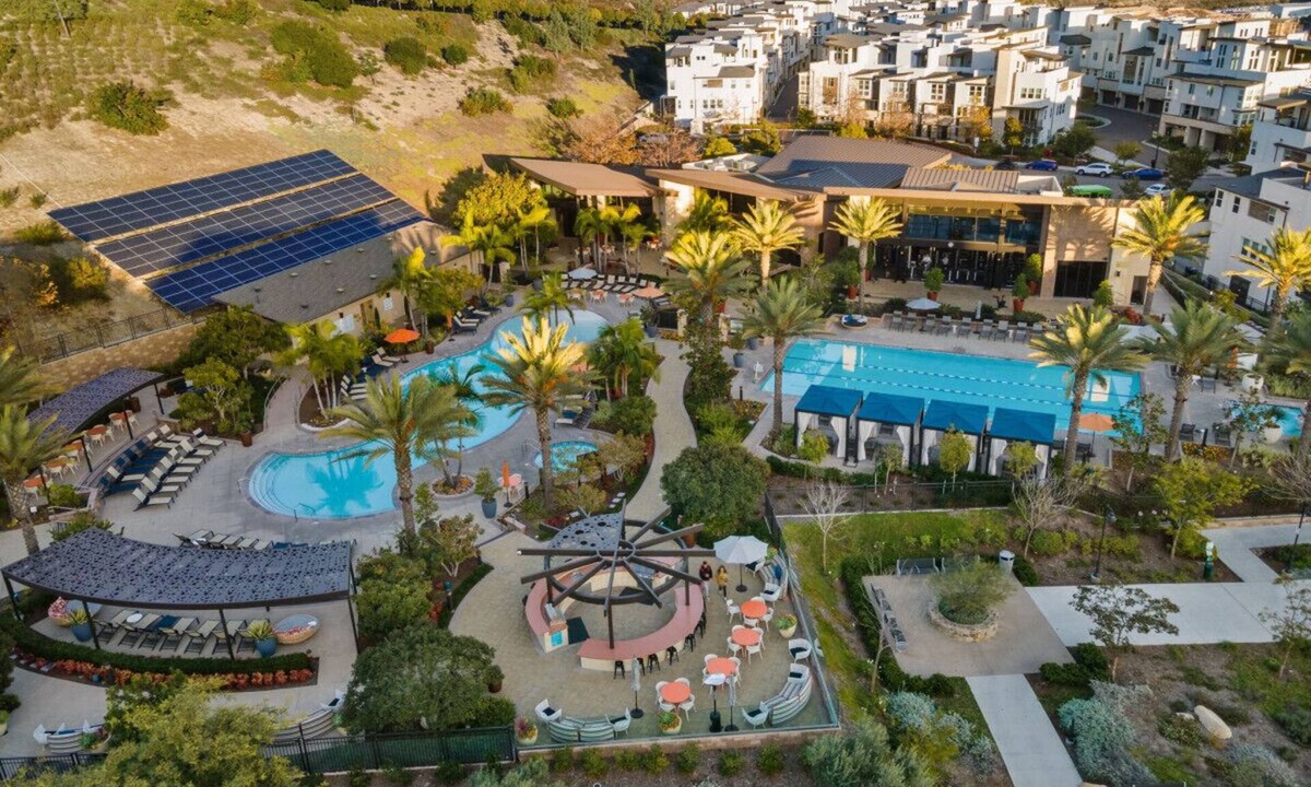 Serra Mesa Villa | Luxury 4 Bedroom Townhouse w/Rooftop Deck + Centrally located