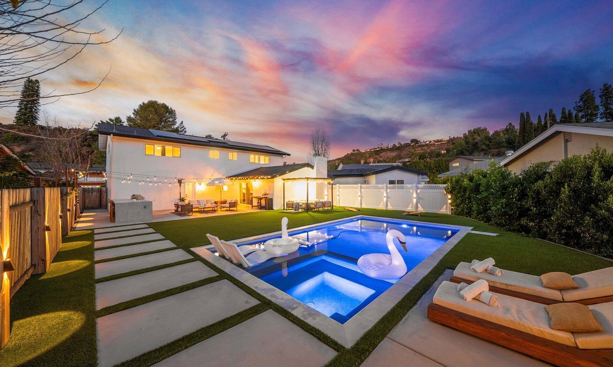 Allied Gardens House | Luxury 5BR SD Escape Pool, Hot Tub, Gym and Game Room