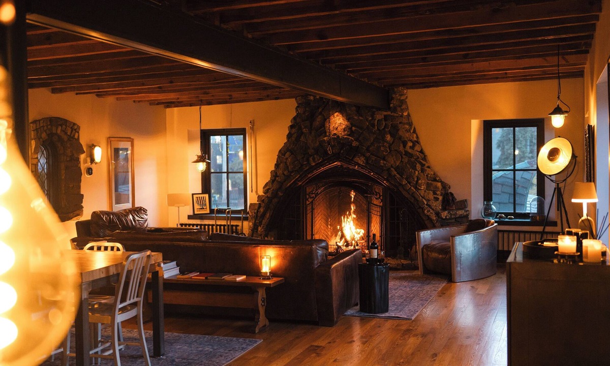 Downtown East House | Luxury + History next to US Bank Stadium. Private Sauna + Courtyard + Rooftop.