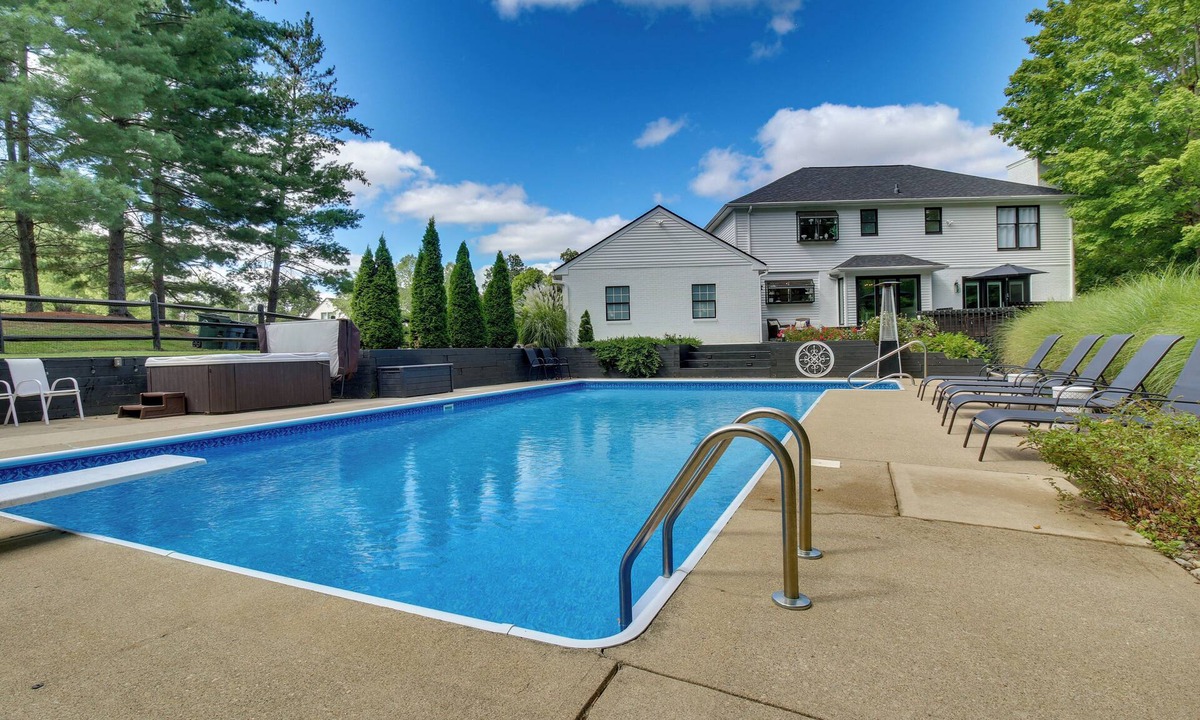 Otterbien Home Villa | Luxury Maineville Villa w/Private Pool & Deck
