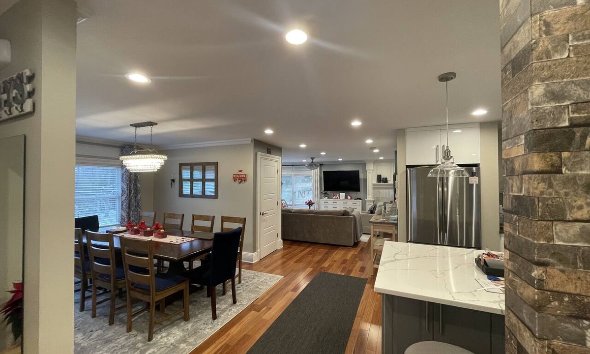 Stroudsburg House | Luxury Pocono Escape Hot Tub Sauna outdoor Fire Pit 8 beds close to vineyards .