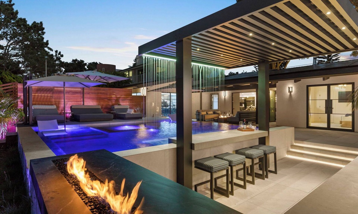 Del Mar Heights House | Luxury Poolside Estate Outdoor Living Views 5 Minutes to Beach