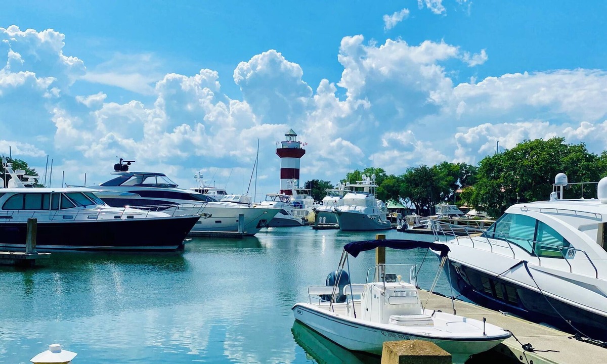 Harbour Town Condo | Mariner’s Way Retreat-Steps from Lighthouse & Harbour Town pool pass provided