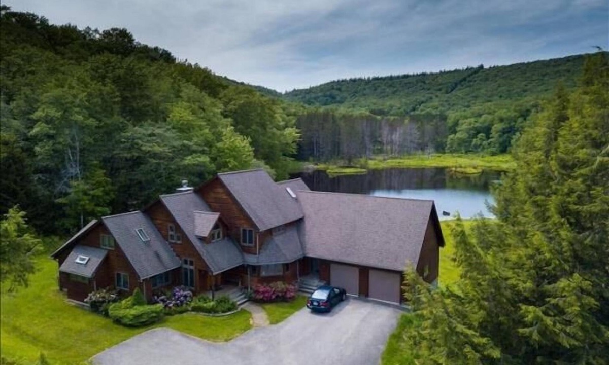 Davis House | ML03-Lakefront Retreat, Hot Tub, Pets Ok! New A/C!