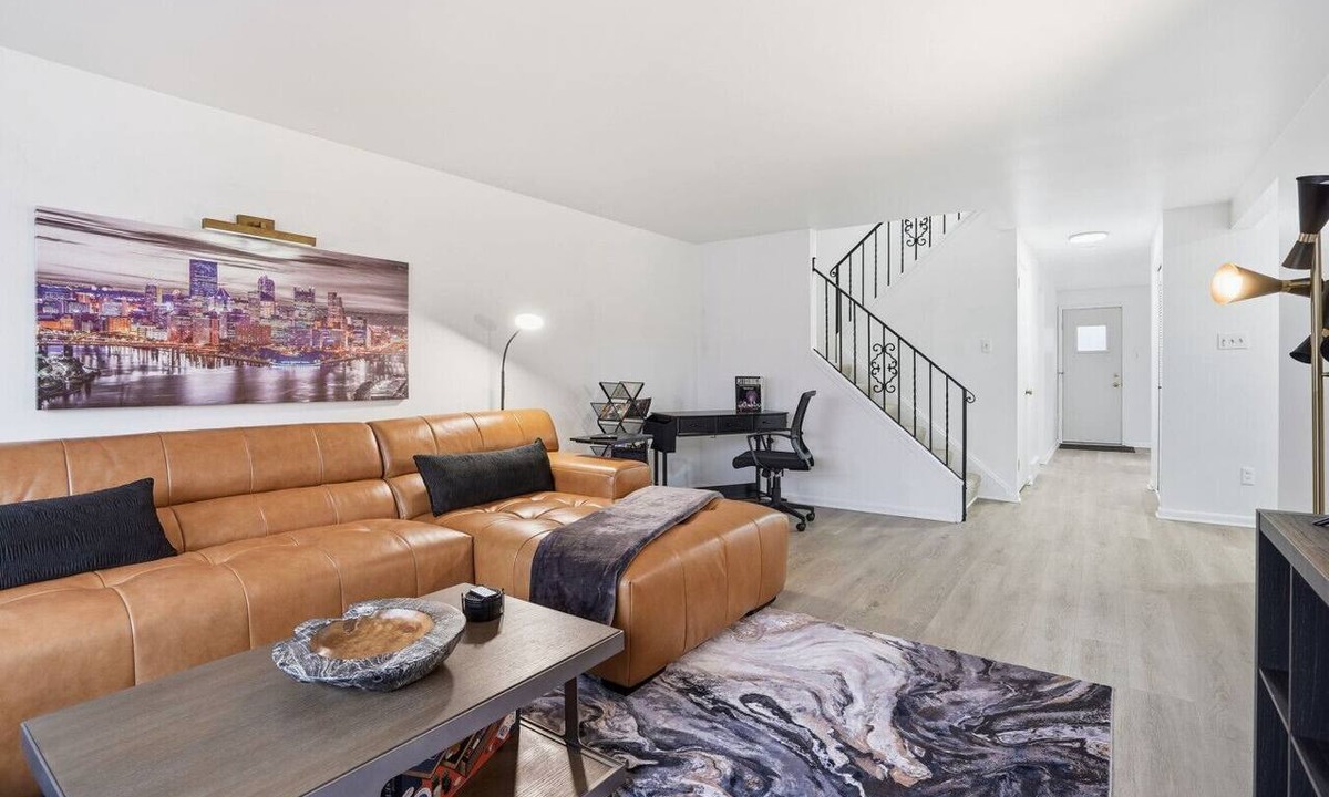 Mount Lebanon Villa | Modern 3BR Townhome in Mt. Lebanon | Garage + Easy City Access