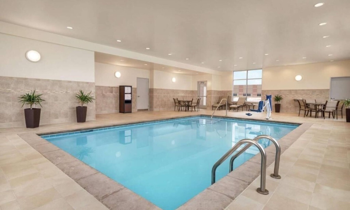 Brooklyn Park Hotel | Modern Accommodations Close to Sports, Trails, and Local Hot Spots!