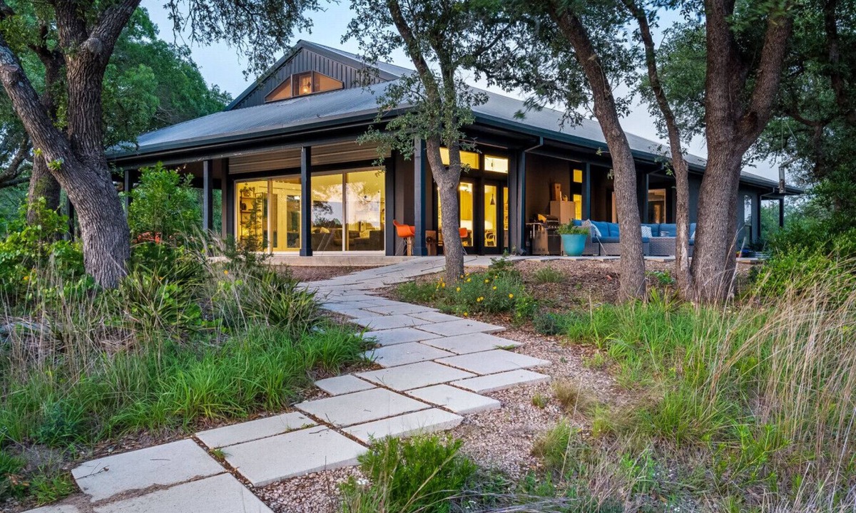 Dripping Springs House | Modern ATX Hill Country Oasis, Stargazers + Birdwatchers Delight