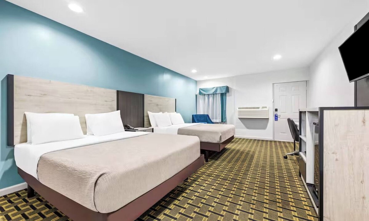 Huntsville Hotel | Modern Huntsville Stay w/Free Parking | Near U.S. Space & Rocket Center-2.1mi