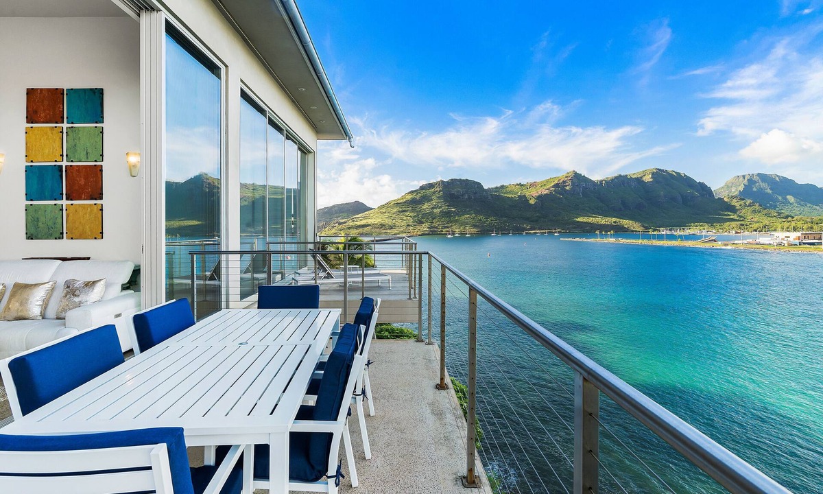Lihue House | Modern Oceanfront Resort Living. Luxury Oceanfront Bedroom Suites. Sleeps 10!