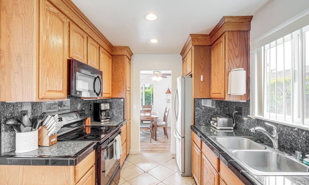 Clairemont Mesa West House | Modern San Diego Bungalow w/Yard - 5 Mi to Beach!