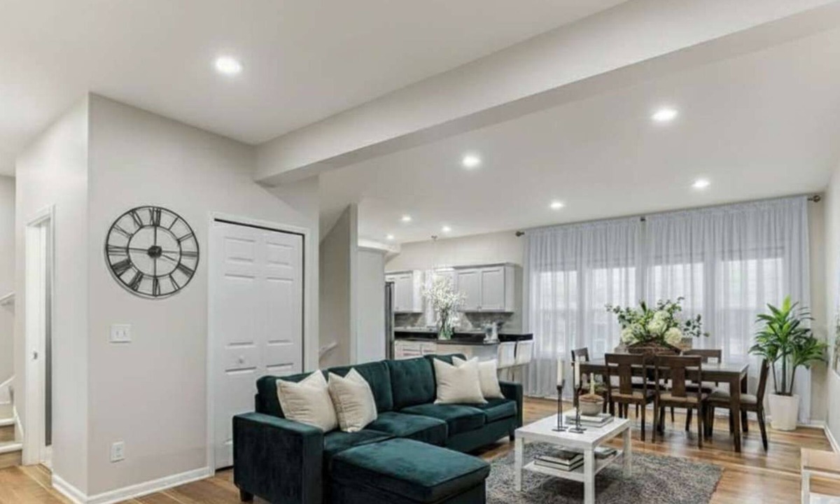 Lyn-Lake House | Modern Spacious 5 Bed 4 Bath Home Near Downtown