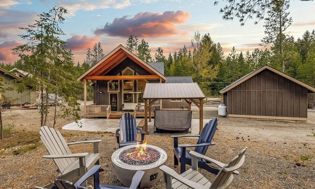 Ronald House | Mountain Comfort Without Rushing, Made for Easy Time Together W/1PM In/Out