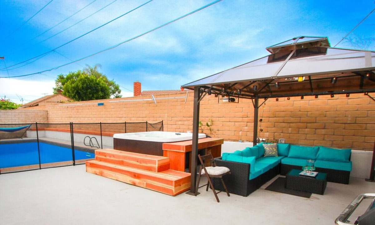 North Clairemont House | NEW! 4BR House -Pool, Jacuzzi, Outdoor Kitchen, AC