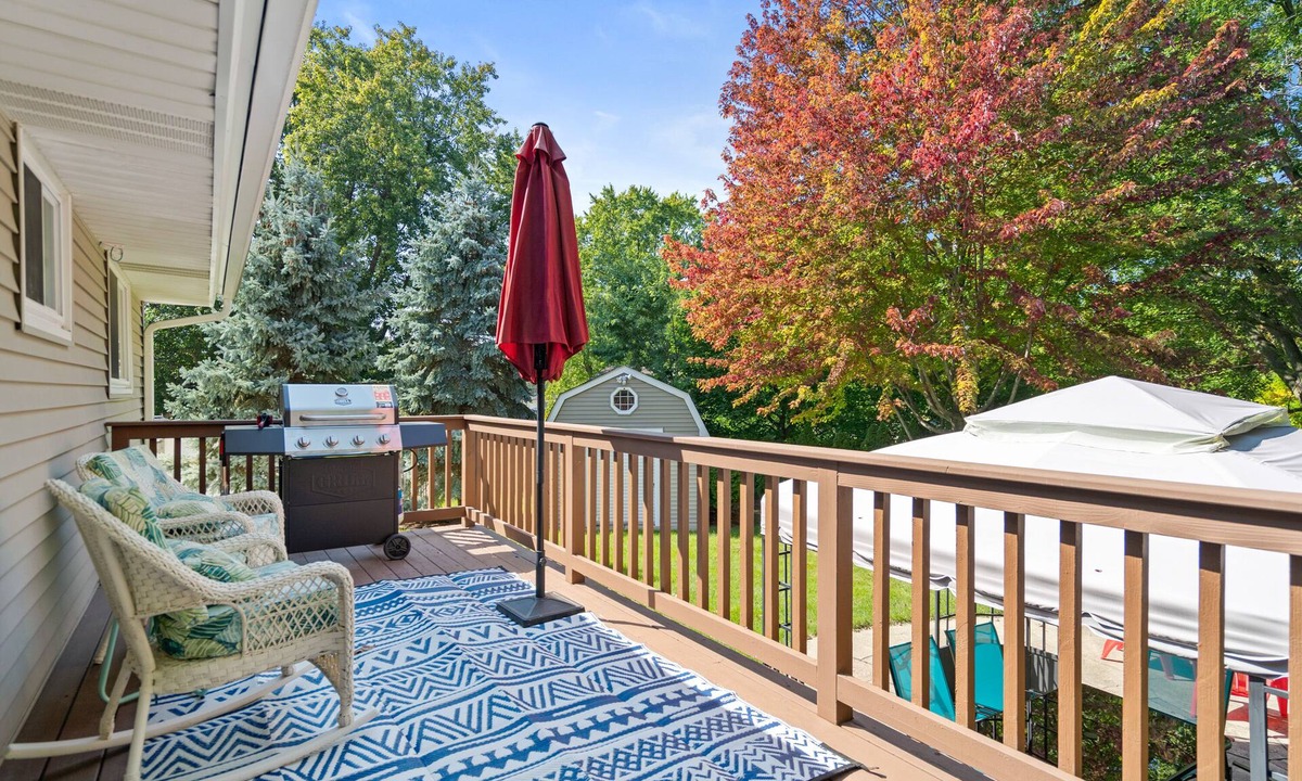 Wasco House | New Bath! Near Chicago and O’Hare +Fenced yard + Game room!