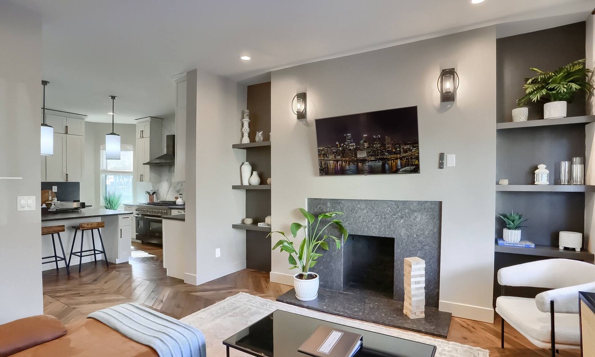 Brighton Heights House | NFL Draft + VIP Fan Basecamp + Close to Acrisure + Gym + Game Room + 2 King Beds