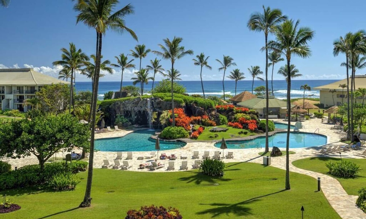 Hanamaulu Hotel | Ocean Front’s Top End Unit; Partial Ocean View in Lanai; 1 minute walk to Beach