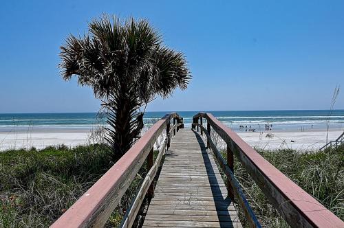 Crescent Beach House | Ocean Paradise