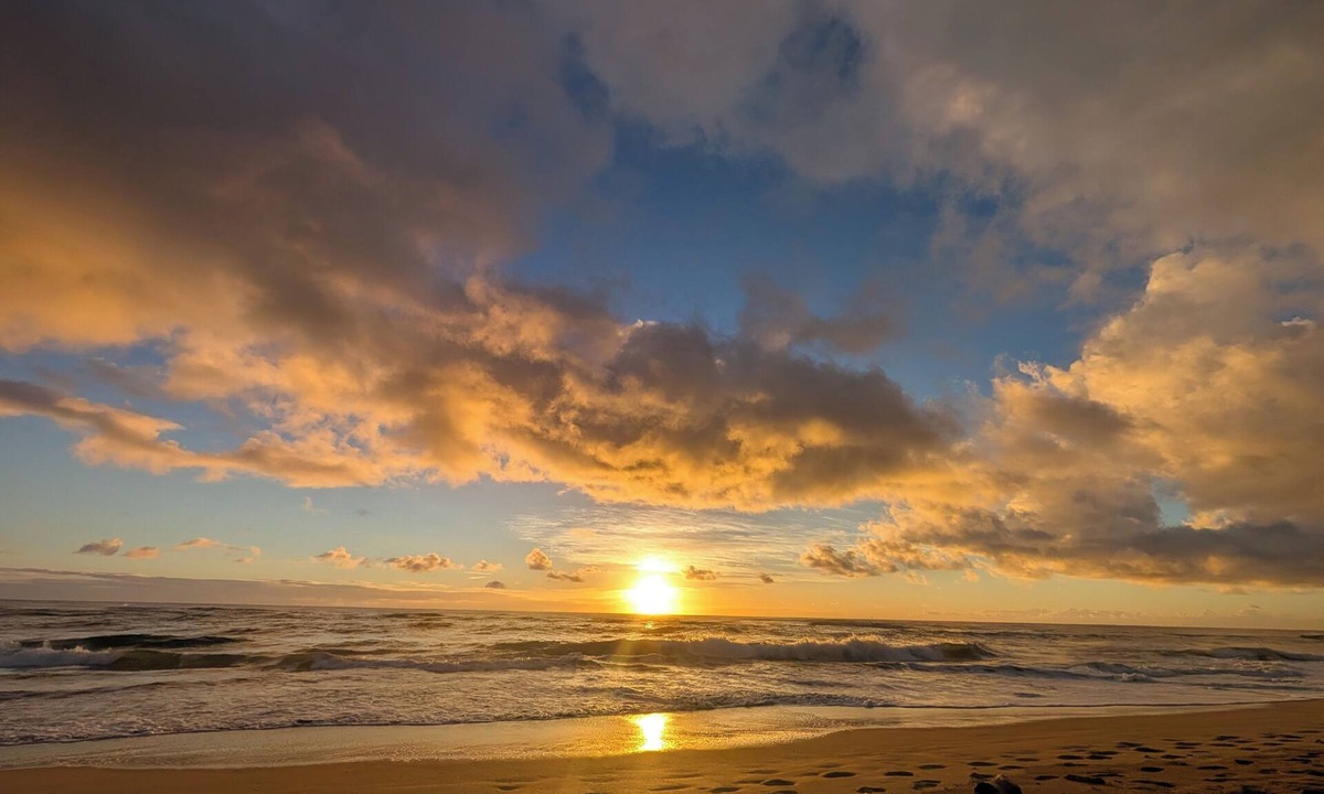 Lihue Condo | Oceanfront Bliss at Kaha Lani 211 - Sunrise Views & Private Paradise