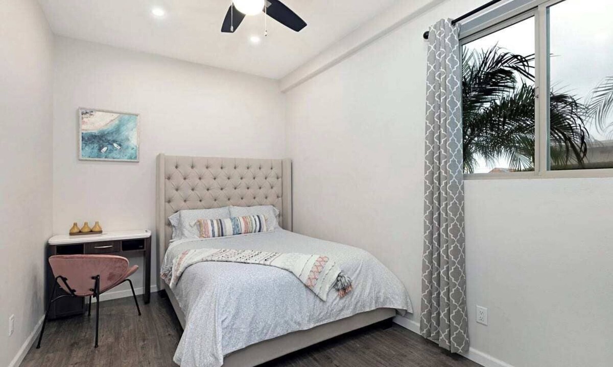 Serra Mesa House | ONE Bedroom Suite With Private Bathroom, Private Entrance, Central SD