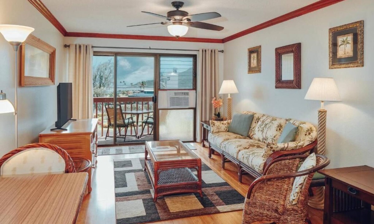 Nawiliwili Apartment | One Room w/Queen Bed | Direct Outdoor Pool Access | Near Wilcox Rd Beaches