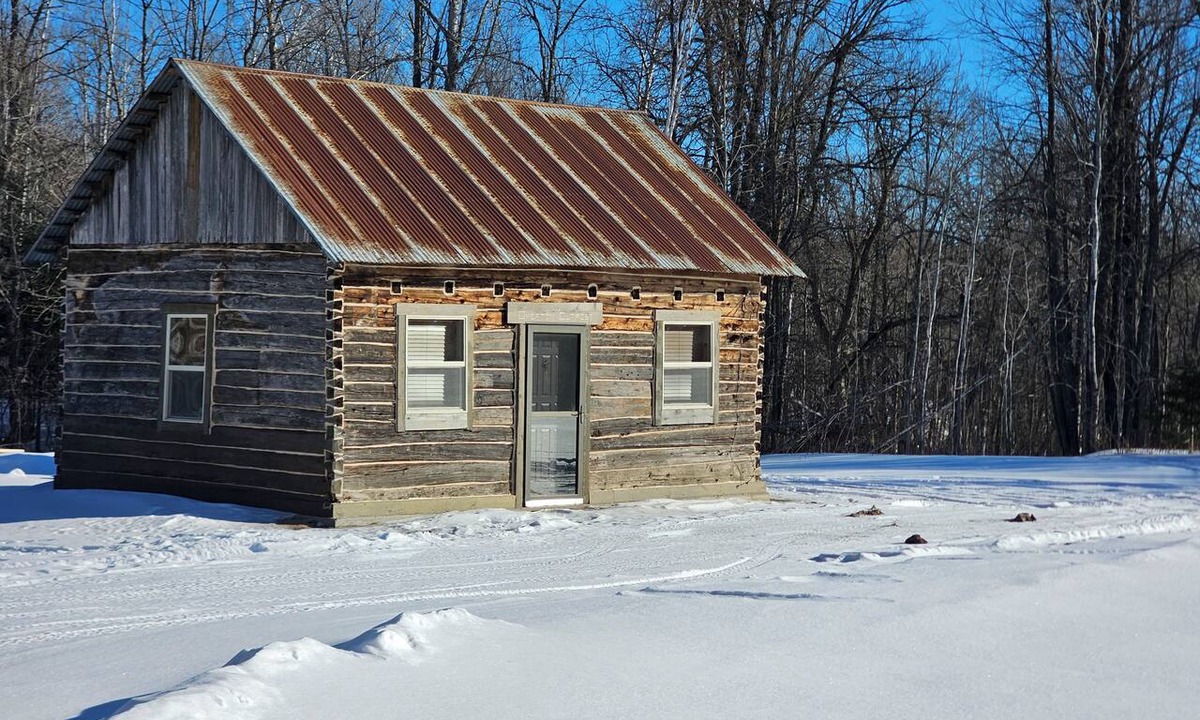 Forbes Cabin | Original Hand-Hewn, Cedar, Log Cabin. Restored 1-bedroom on St. Louis River.