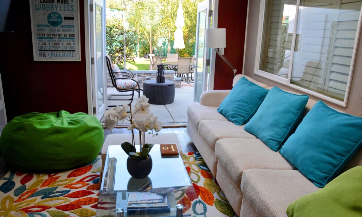 Clairemont House | Outdoor Cinema + Yard Fun