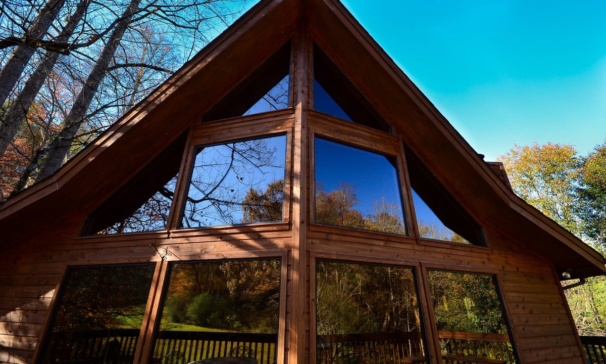 Townsend Ski Chalet | Owl’s Hoot Chalet – 3 mi from Great Smoky Mtns - ask about Aug-Sept discounts!