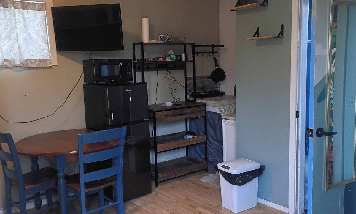 Libby Apartment | Peaceful, cozy studio right downtown
