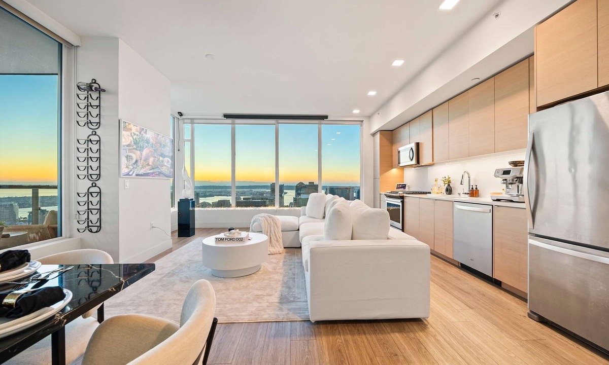 Civic Core Apartment | Penthouse High-rise Ocean City Views