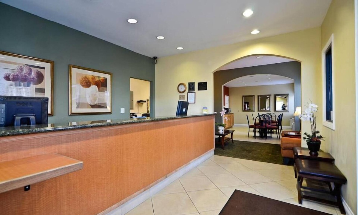 Clairemont Hotel | Pleasant Inn