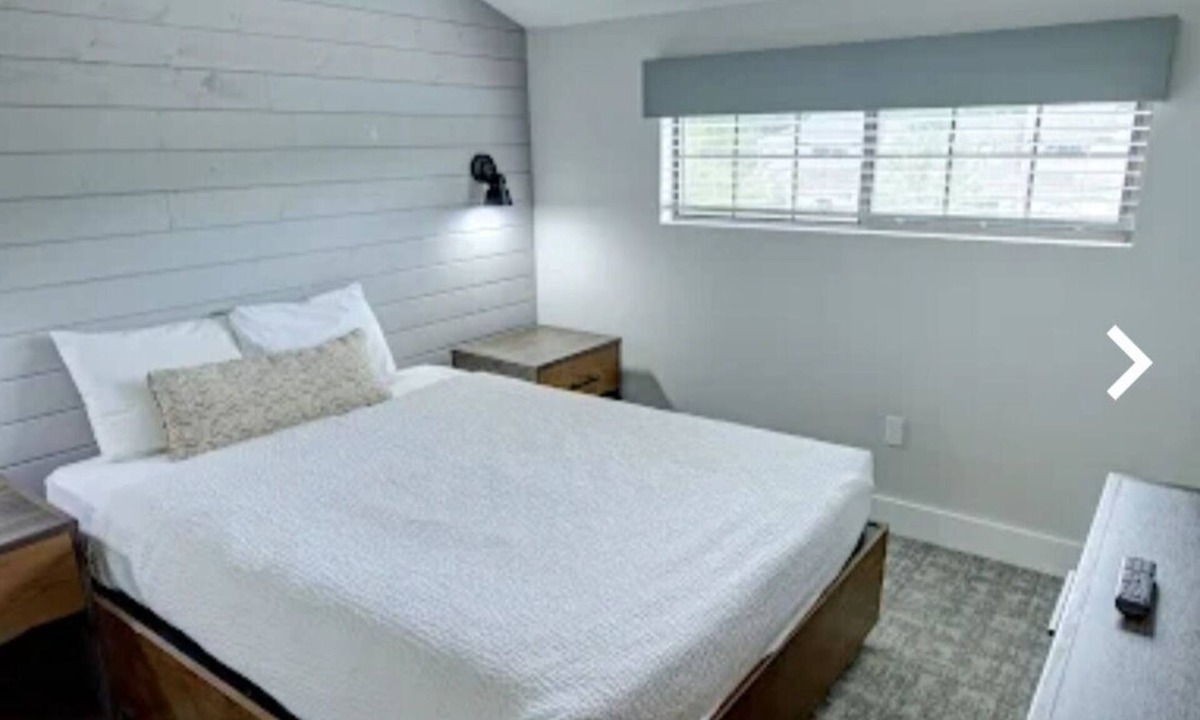 East Stroudsburg Villa | Poconos Getaway - 295/Nt Escape to the Poconos with this cozy relaxing retreat!
