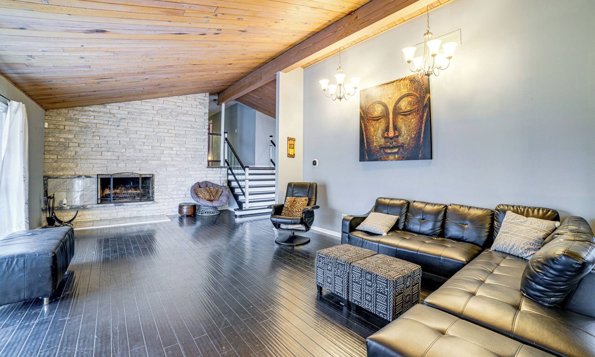 Olympia Fields House | Pool, Gym & Basketball Court: Olympia Fields Home
