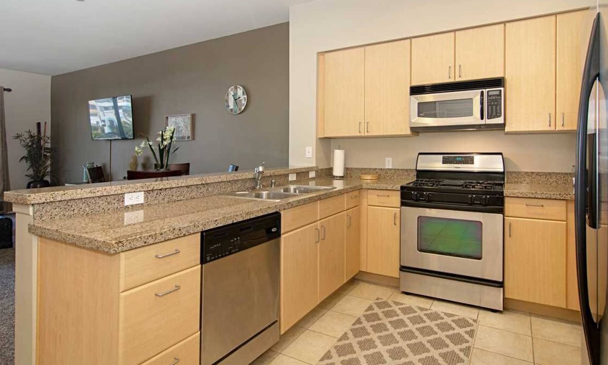Pacific Terrace Condo | Premium Gaslamp Condo with Pool!