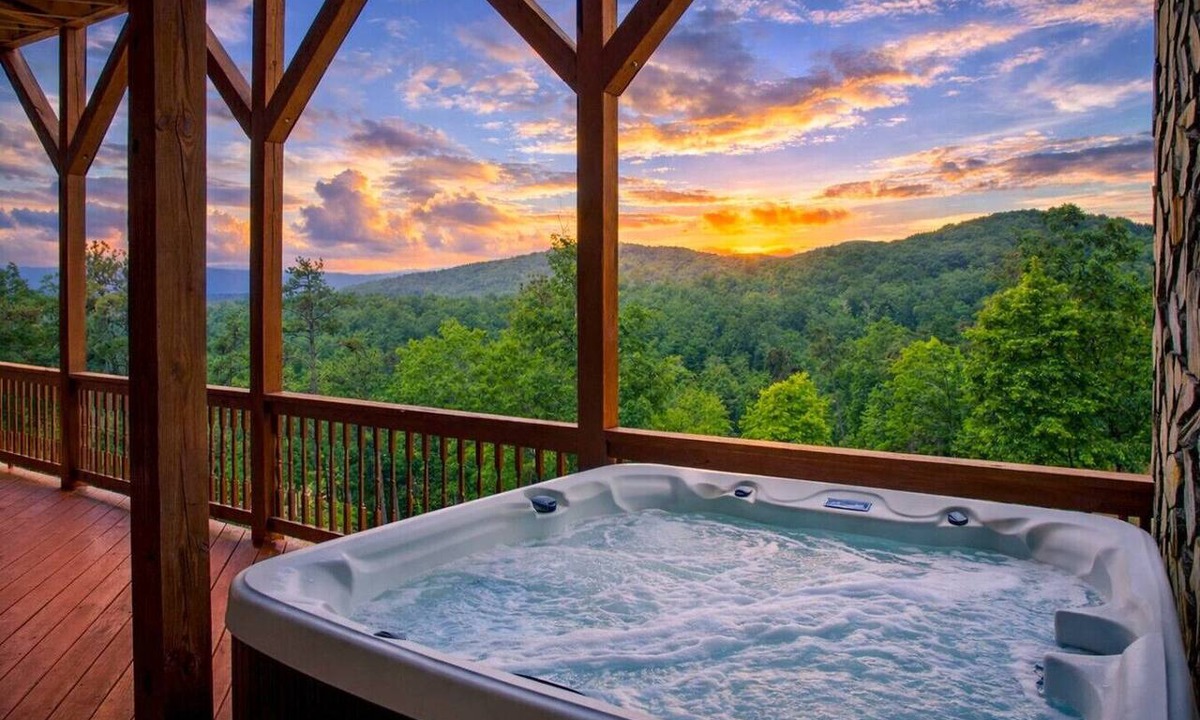 Dobson Cabin | Private Large Mountaintop Cabin w/wraparound deck