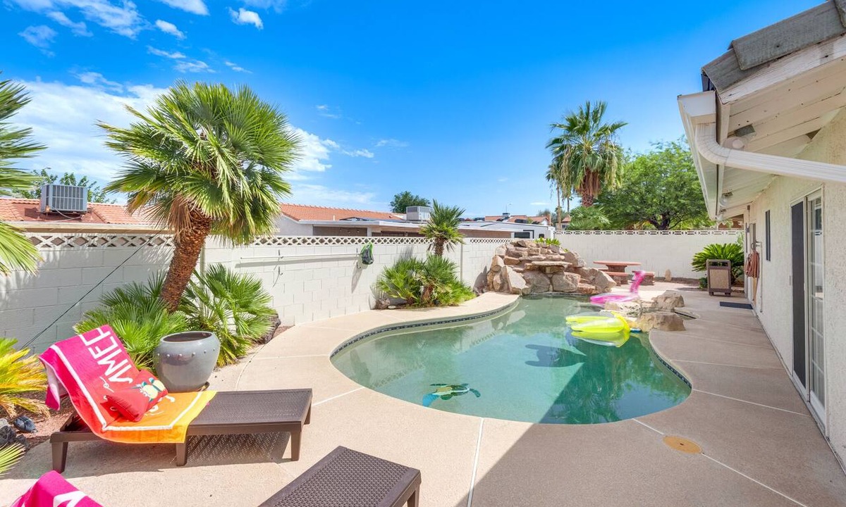 Henderson House | Private Pool Home 2BR and 2BA Fully Furnished Henderson