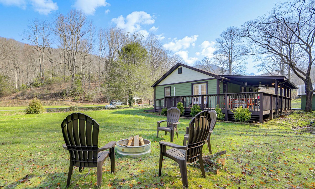 Robbinsville House | Quaint Mountain Charm! Robbinsville Hideaway