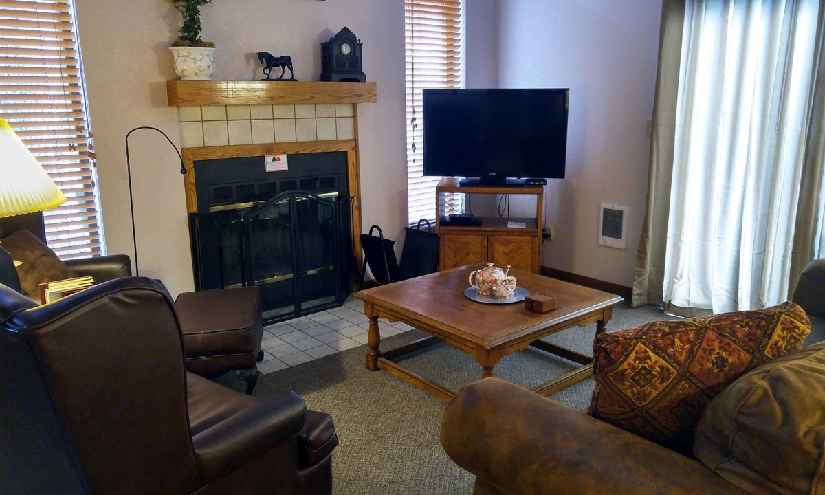 Pinetop Villa | Quality Hill Resort Villa, relax among the tall pines in your very private villa