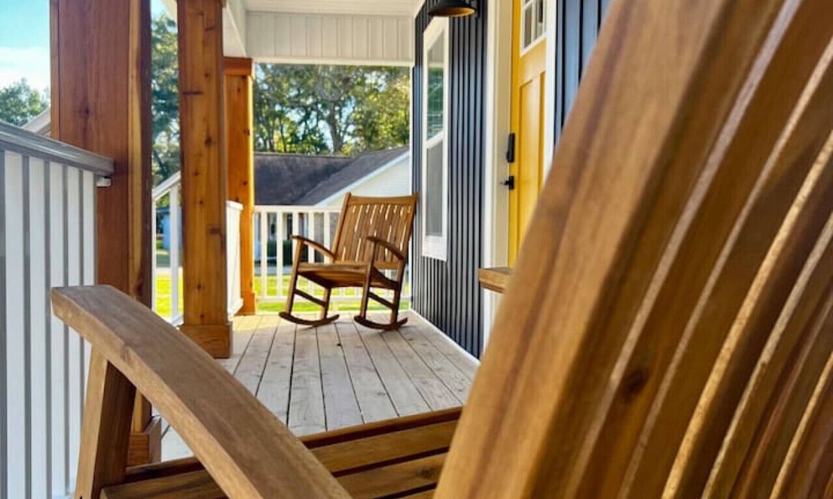Sunset Beach Cottage | Quiet 2 Bedroom home near the Beach!