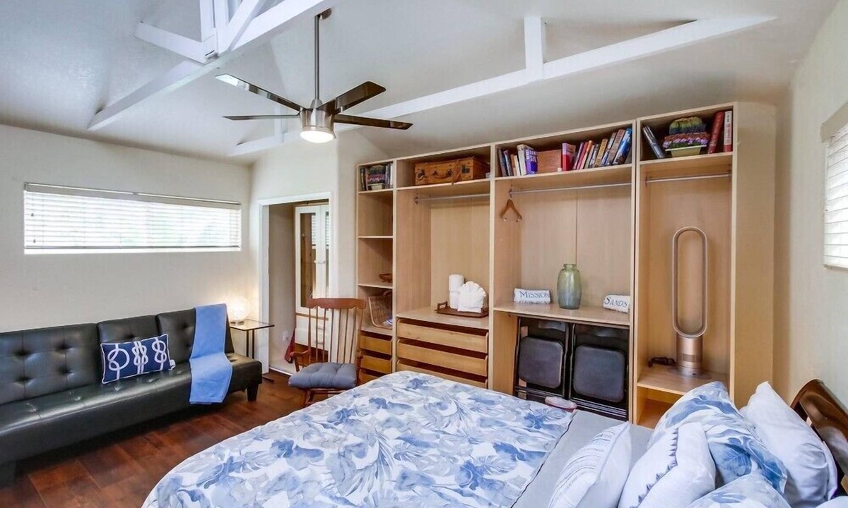 Beach Barber Tract Apartment | Quiet studio cabana in La Jolla