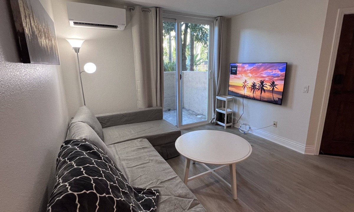 University City Condo | Quiet UTC/La Jolla Monthly Stay-Furnished 1 BR/1BA near UCSD/Tech