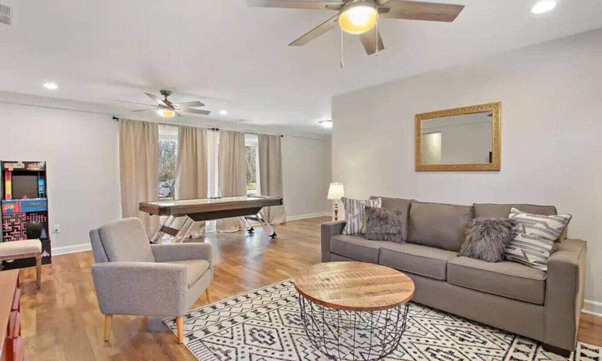 Russell House | Ranch Home w/Air Hockey & PacMan near Naval Base!