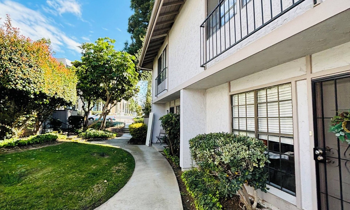 University City House | RARE FIND in a beautiful location La Jolla-Entire house Newley remodelled, pool