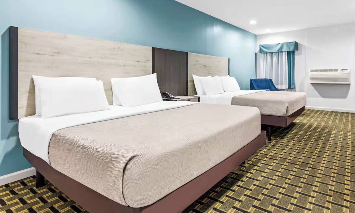 Huntsville Hotel | Relaxing Retreat Near Huntsville Museum of Art-3.0 miles away | Free Parking