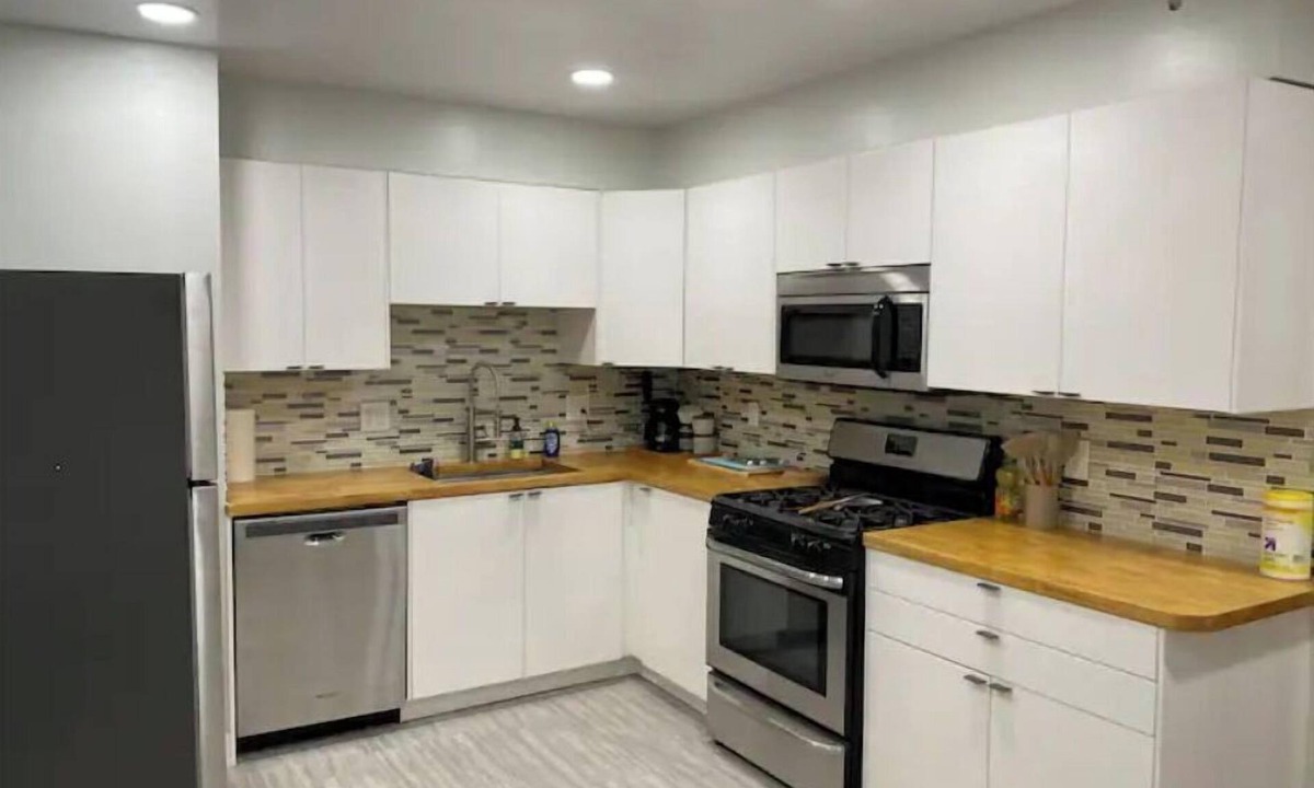 North Clairemont Apartment | Remodeled Duplex with King Bed and 2x twin XL's.